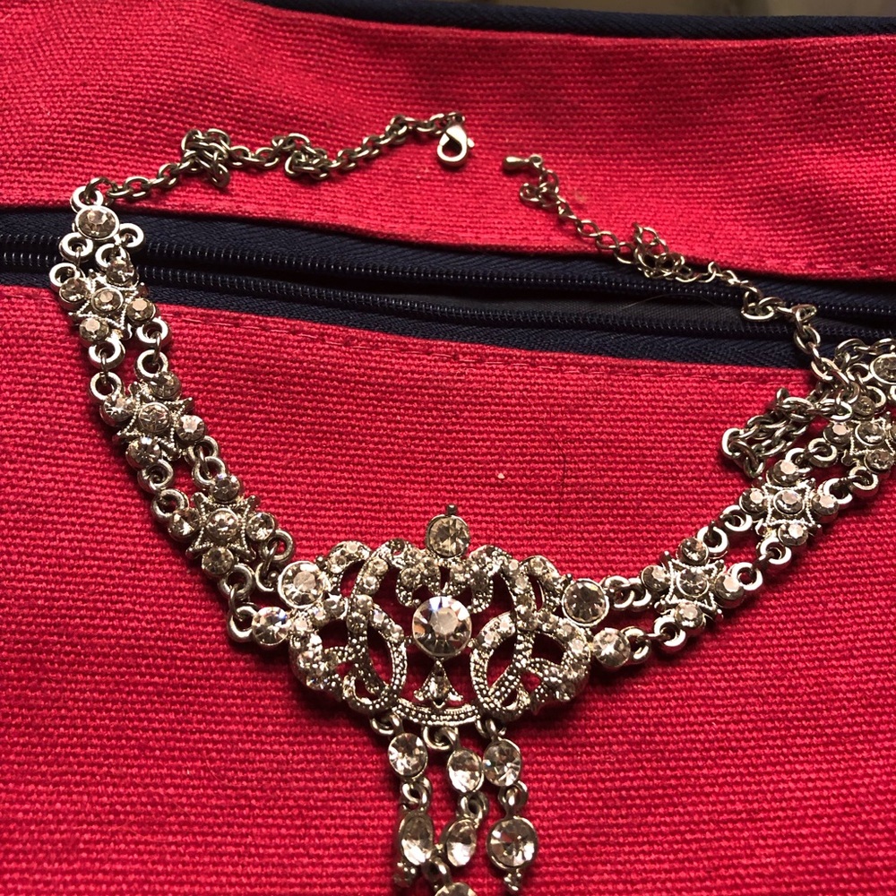 Vintage Elegant Silver Women's Necklace- 154A $30 or $25 w/offer